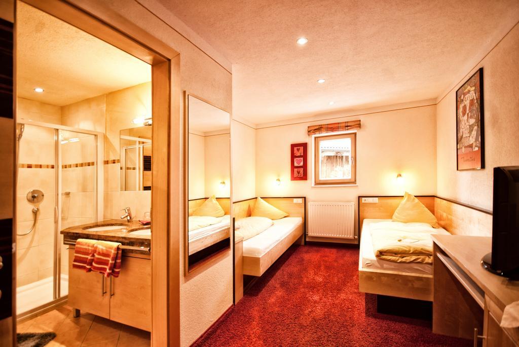 Aparthotel Fernblick Fiss Bagian luar foto